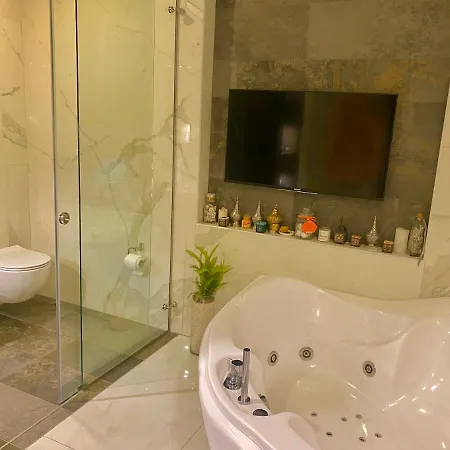 The Luxe Bathtub Haven *