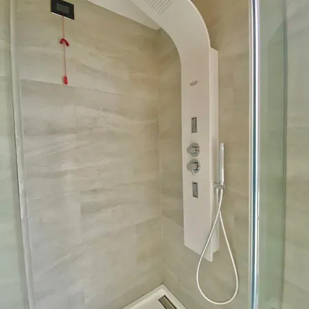 The Luxe Bathtub Haven * Τίρανα